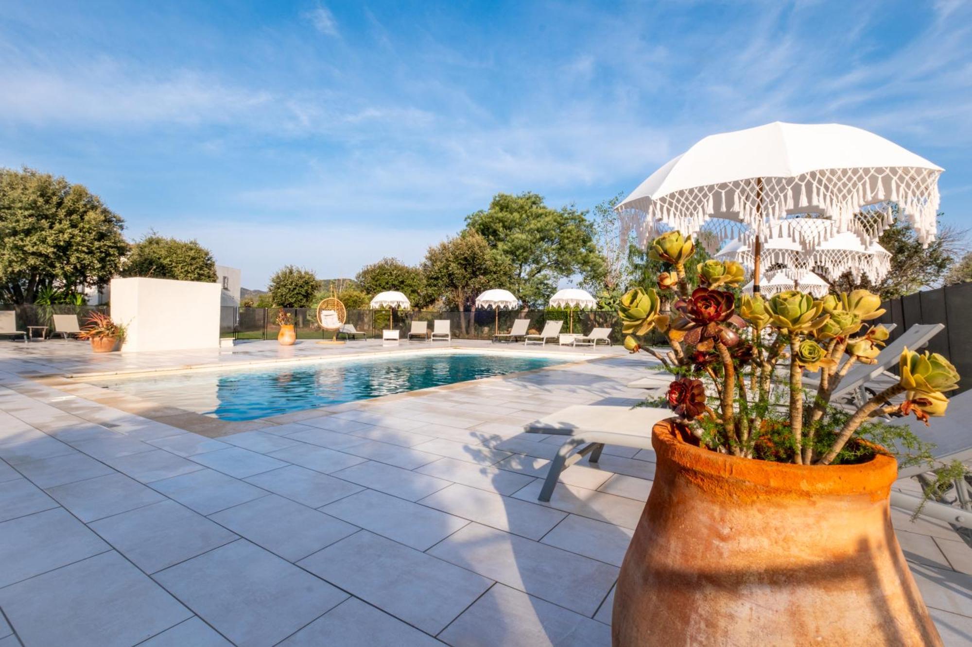 Hotel & Restaurant Les Mouettes Belgodère المظهر الخارجي الصورة
